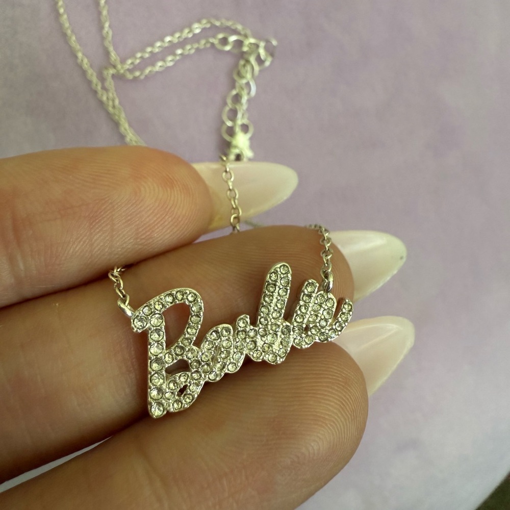 Elegant Silver Necklace with Crystal Accents
